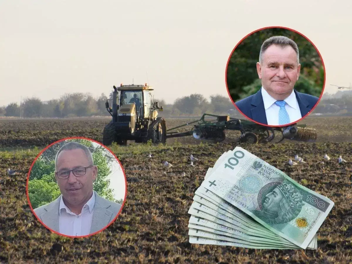 Rolnik na tle traktora i pola. Obok portrety mężczyzn i stos banknotów 100 zł. To symbol wsparcia dla rolnictwa, być może kredyt dla rolników.